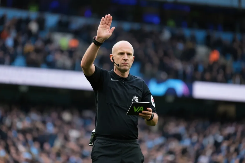 绿茵场上的“黑镜”：VAR，是正义还是添乱？